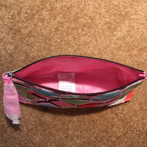 Clinique Geometric Make-up Bag - Picture 6 of 8